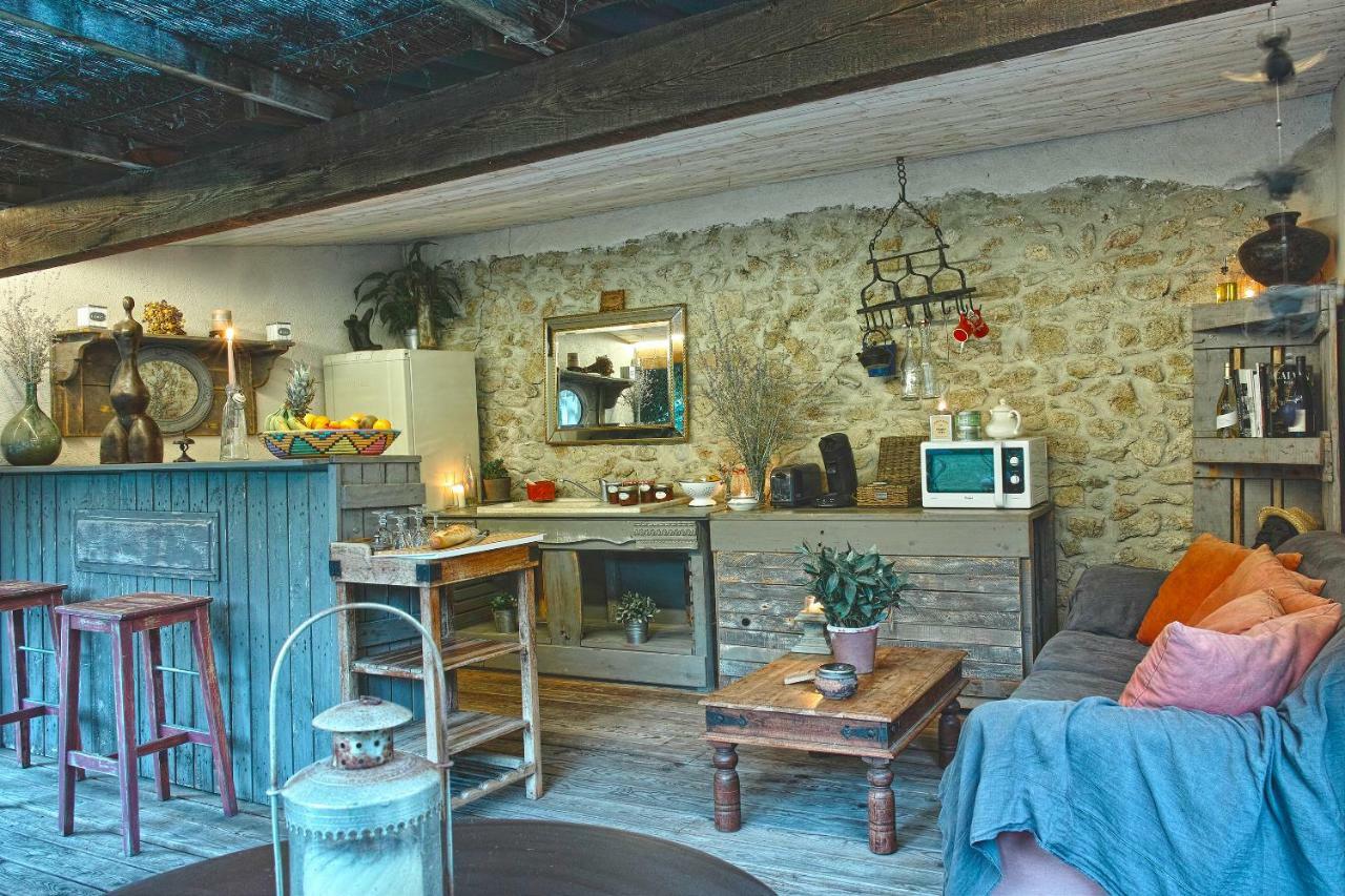 Bed and Breakfast Le Moulin De Picaud Grans Exterior foto